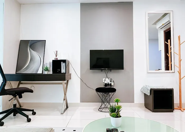 Cozy Living Studio , With Private Balcony @ Mont Kiara Hartamas