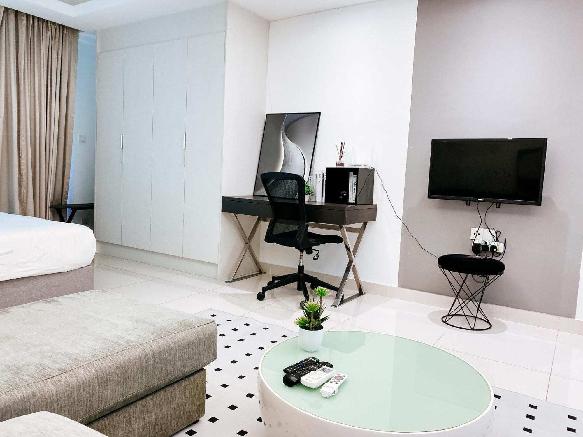 Cozy Living , With Private Balcony @ Mont Kiara Hartamas * Kuala Lumpur