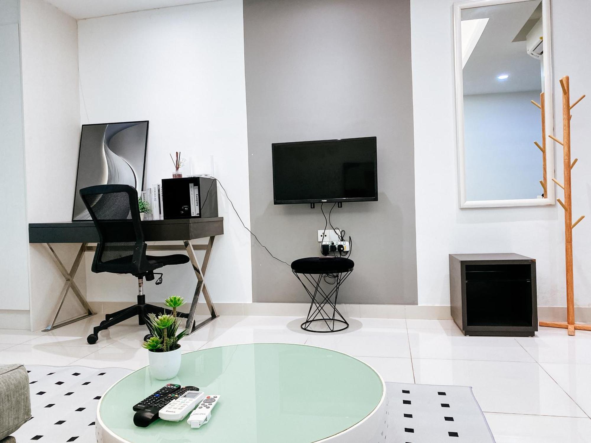 Cozy Living , With Private Balcony @ Mont Kiara Hartamas * Kuala Lumpur