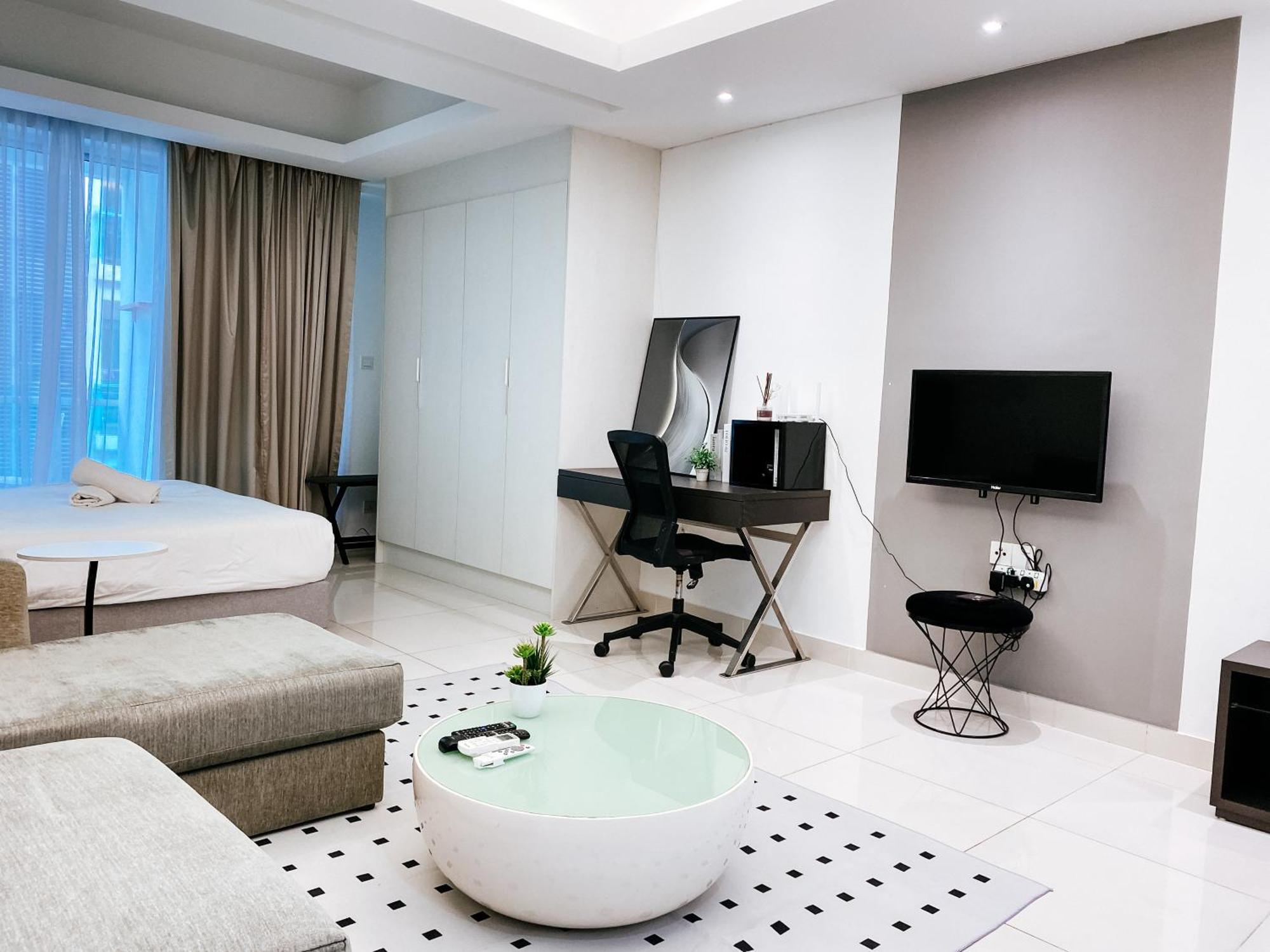 Cozy Living , With Private Balcony @ Mont Kiara Hartamas Kuala Lumpur