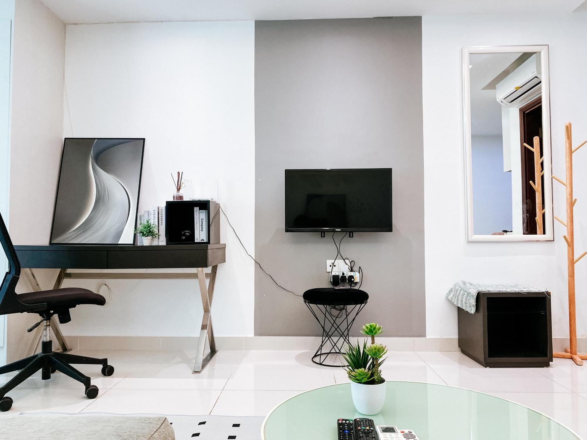 Cozy Living , With Private Balcony @ Mont Kiara Hartamas *