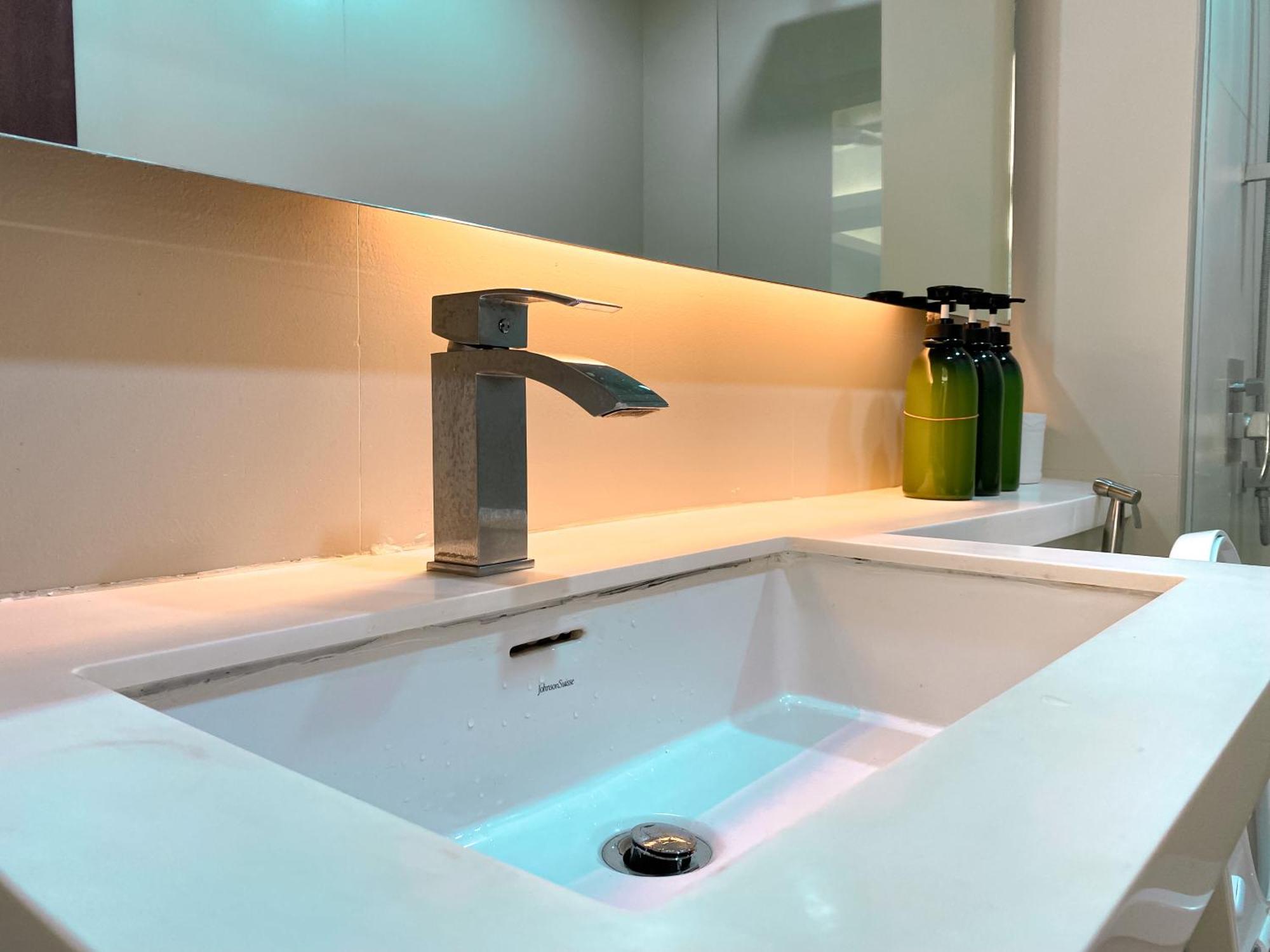 Cozy Living , With Private Balcony @ Mont Kiara Hartamas * Kuala Lumpur