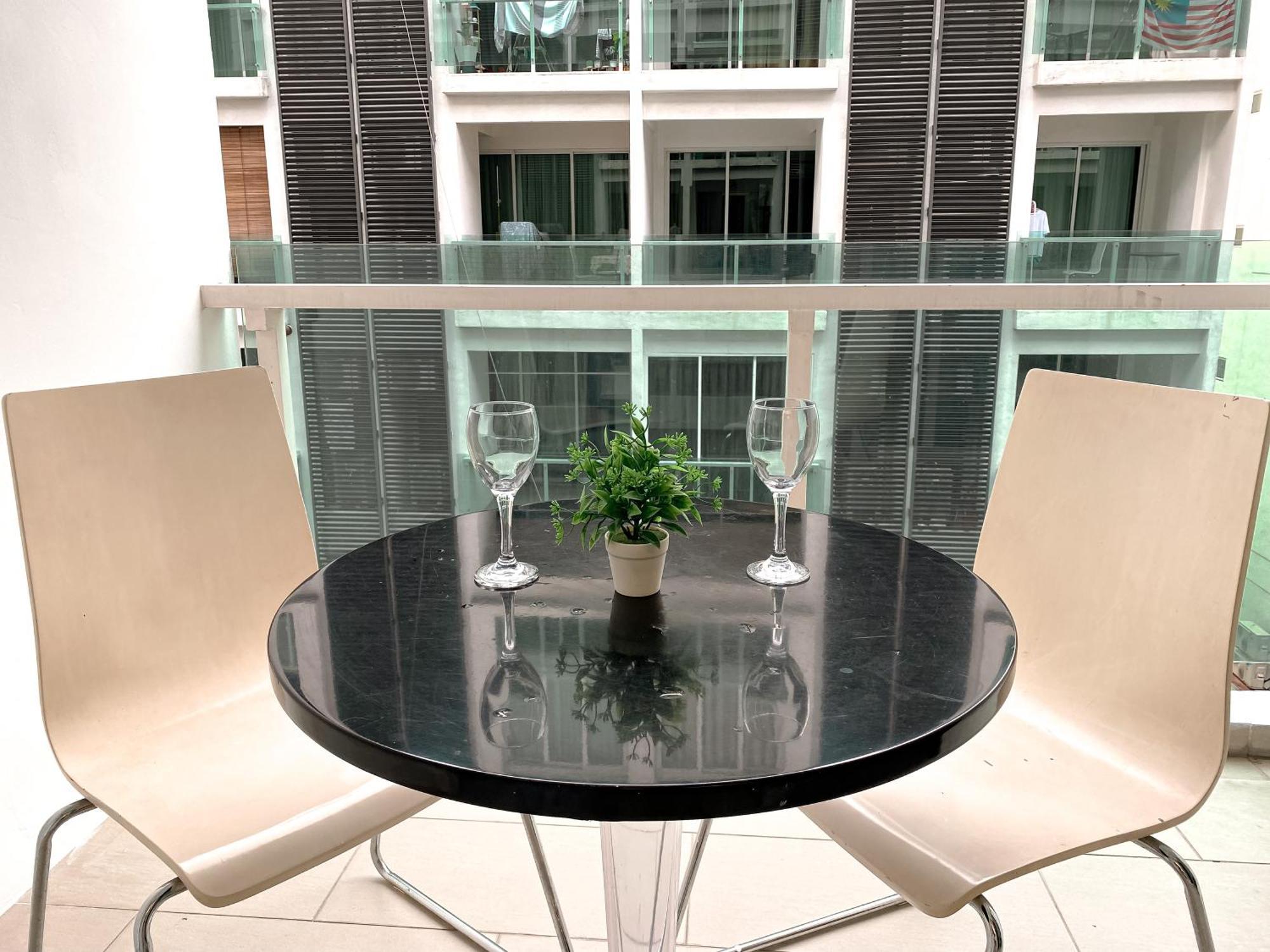 Cozy Living , With Private Balcony @ Mont Kiara Hartamas Pangsapuri Kuala Lumpur
