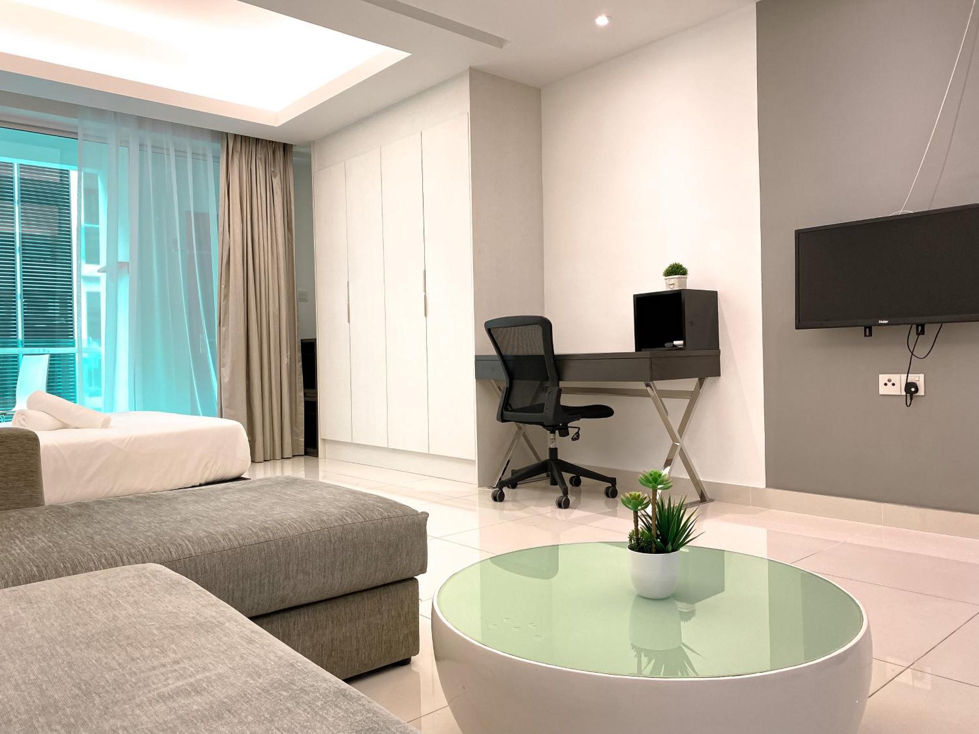 Cozy Living , With Private Balcony @ Mont Kiara Hartamas