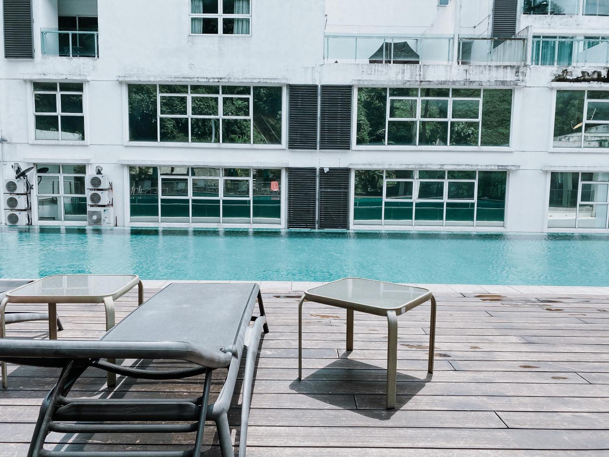Cozy Living , With Private Balcony @ Mont Kiara Hartamas Pangsapuri *