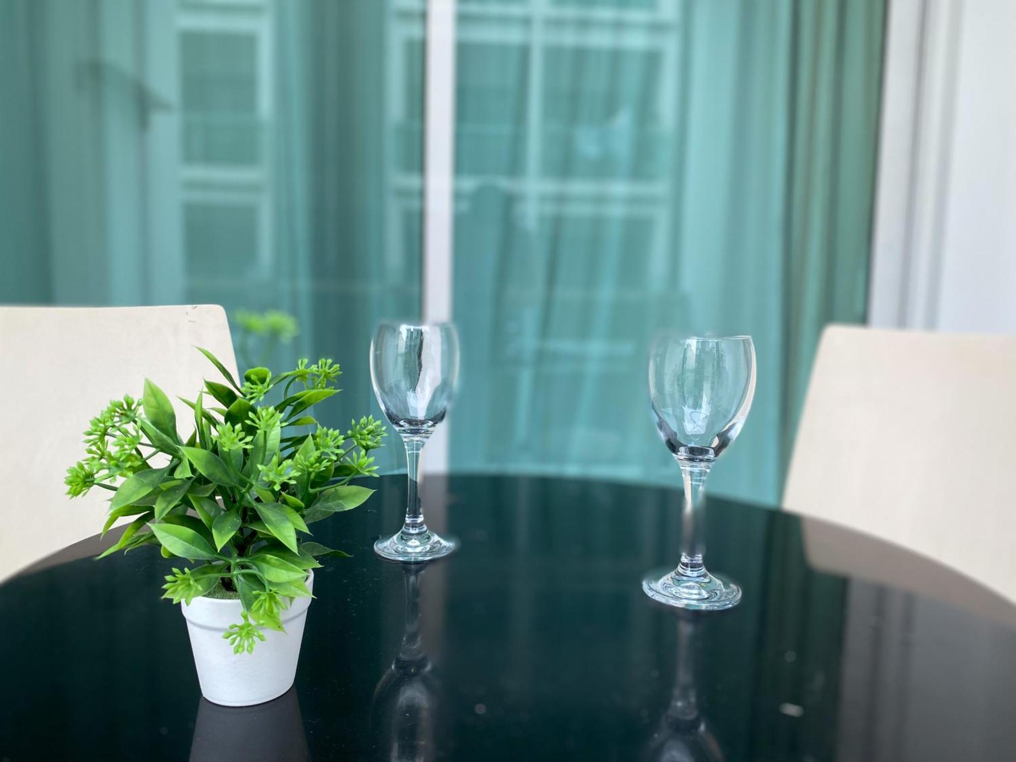 Apartment Cozy Living , With Private Balcony @ Mont Kiara Hartamas *